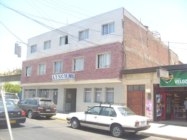 frontis calle principal. todo solido